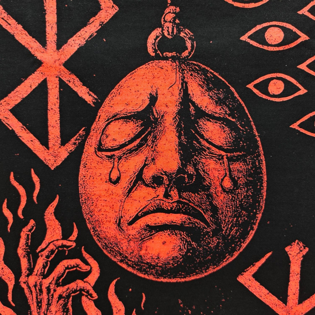 Real photo of the Egg of the Perfect World Oversized T-Shirt, black, print close-up